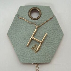 Elegant Gold Necklace with Hexagonal Pendant